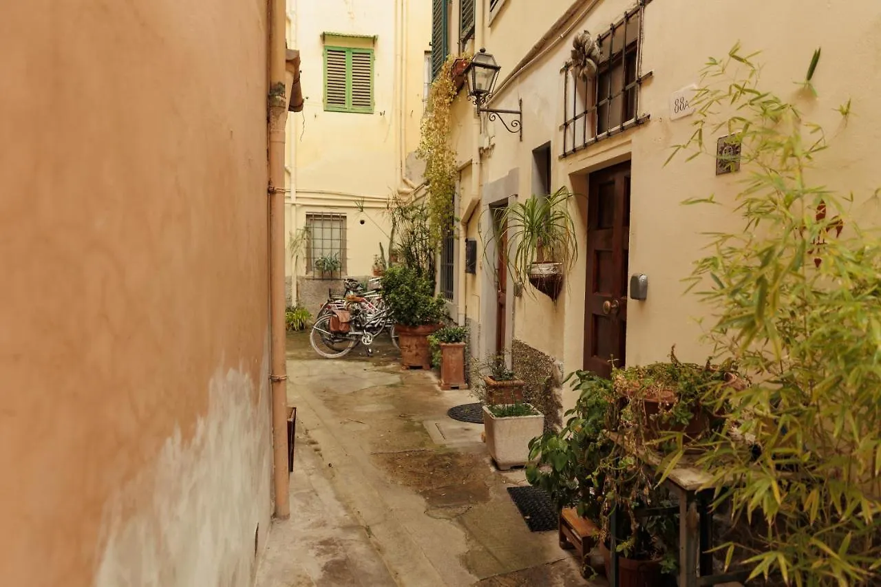 Vintage Apartments In The Center Of Florence
