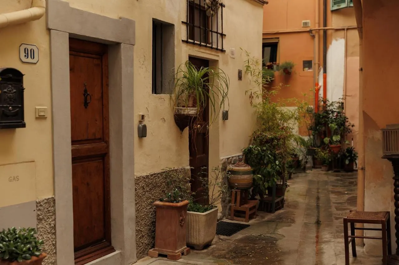 Vintage Apartments In The Center Of Florence